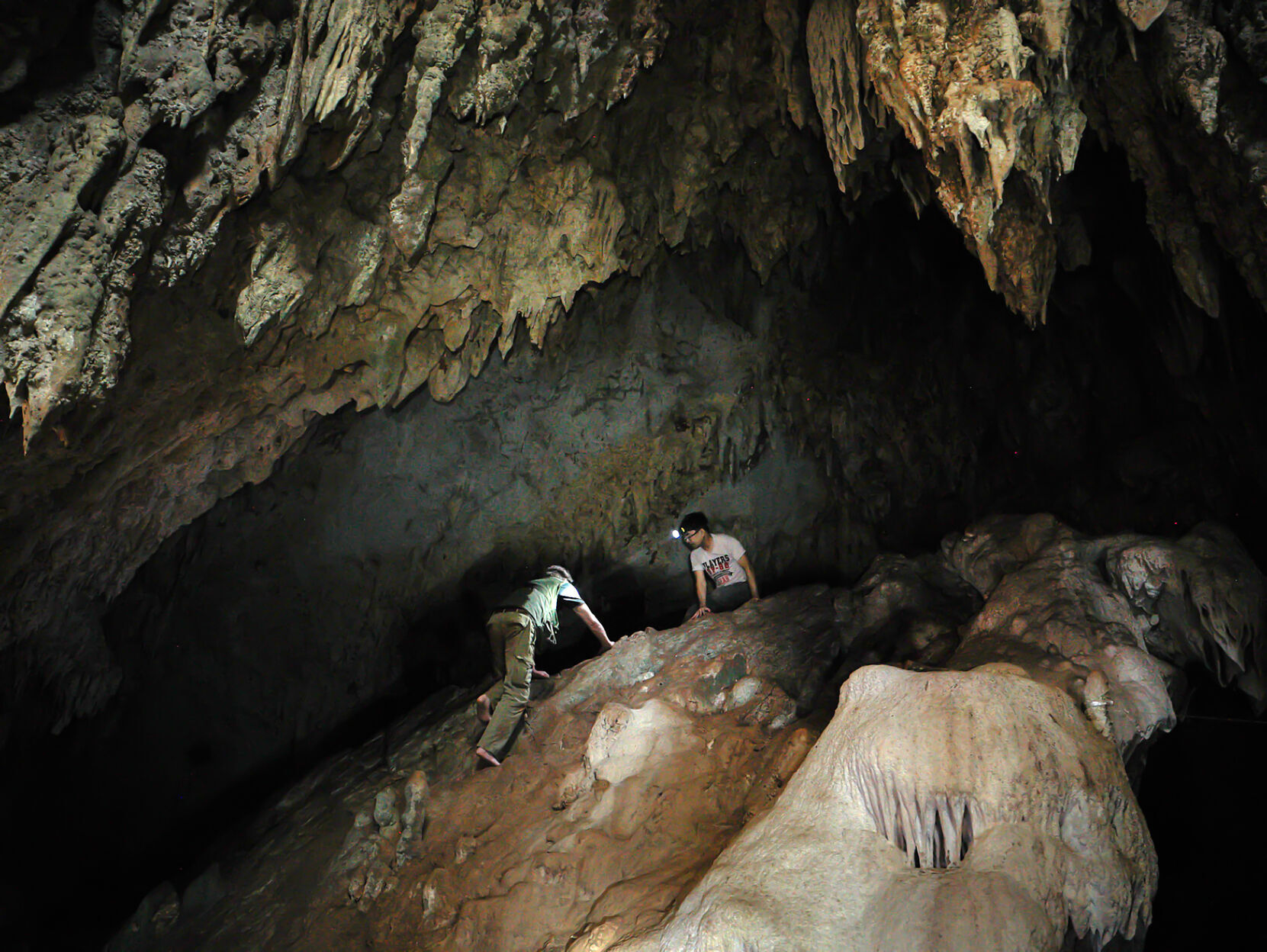 Thailand's wood coffins in caves